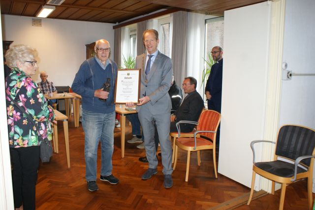 Gemeentelijke onderscheiding voor de heer A. Frederiks